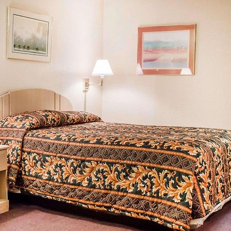 Rodeway Inn Findlay Kültér fotó