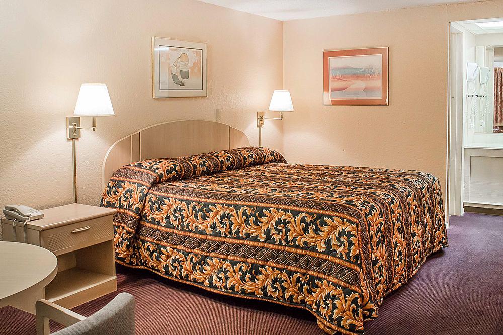 Rodeway Inn Findlay Kültér fotó