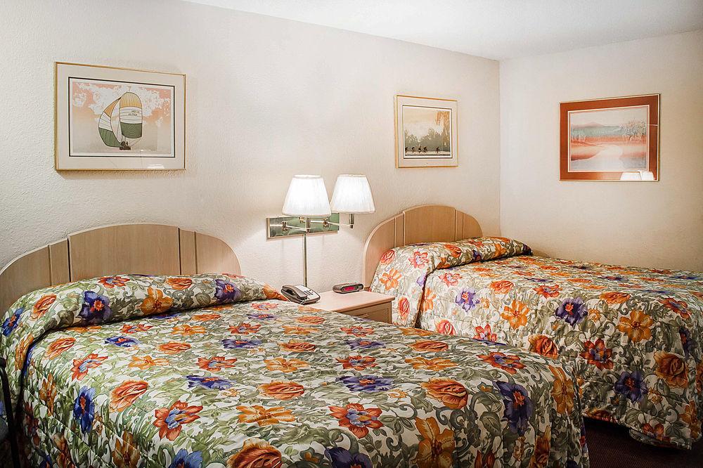 Rodeway Inn Findlay Kültér fotó